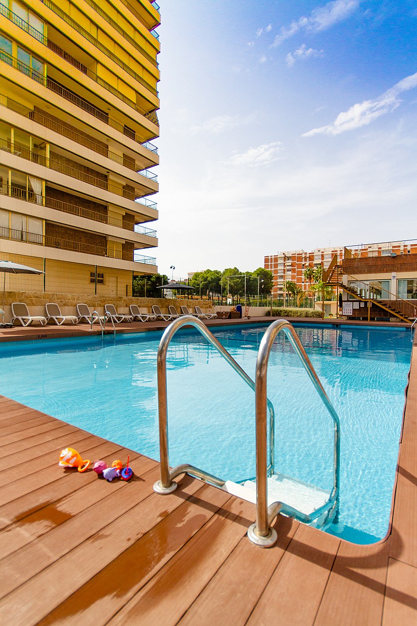Piscina - Hotel Castilla Alicante