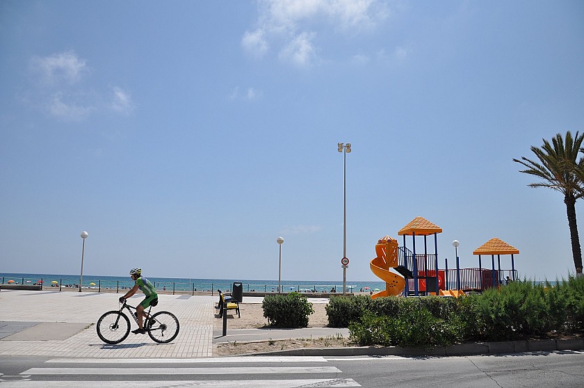 Enjoy the beach - Hotel Castilla Alicante
