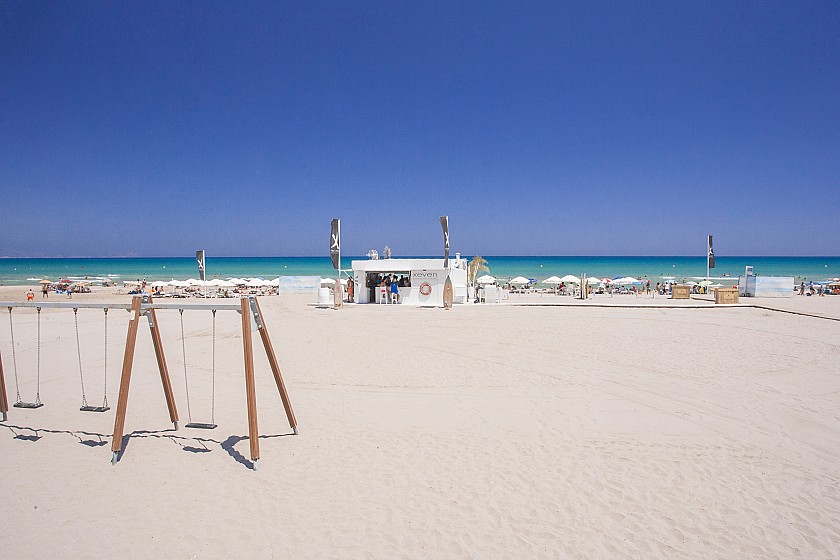 Enjoy the beach - Hotel Castilla Alicante